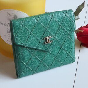 Chanel Rare Green Caviar Leather Compact Wallet CC Logo Quilted Vintage Designer